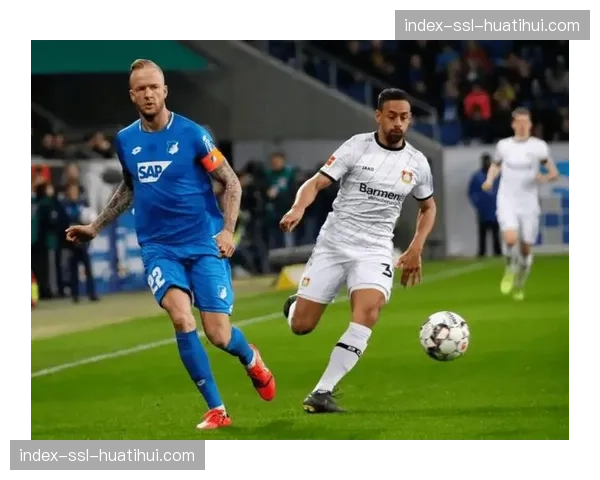 半场战报:霍芬海姆1-1云达不来梅,双方门将各贡献关键扑救 半场战报:霍芬海姆1-1云达不来梅,双方门将各贡献关键扑救