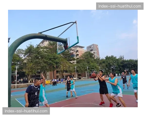 “篮球进社区”项目在中国十省启动,预计2026年新建五百块公共球场 “篮球进社区”项目在中国十省启动,预计2026年新建五百块公共球场