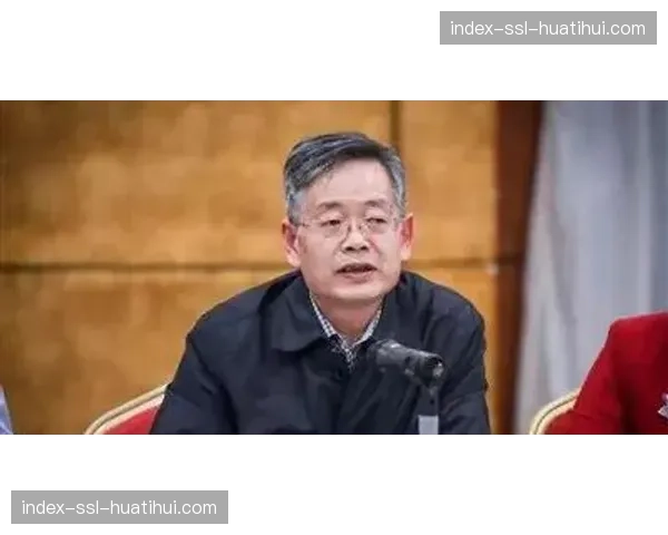 前西班牙足协主席就“强吻事件”出庭受审，案件引发广泛关注